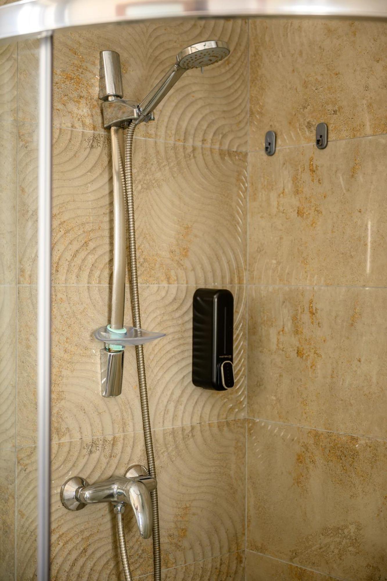 F11 Room 3, Private Room Two Single Beds Shared Bathroom In Shared Flat Msida Luaran gambar