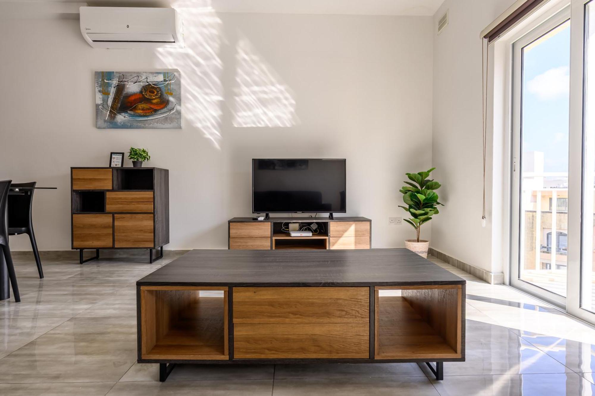 F11 Room 3, Private Room Two Single Beds Shared Bathroom In Shared Flat Msida Luaran gambar