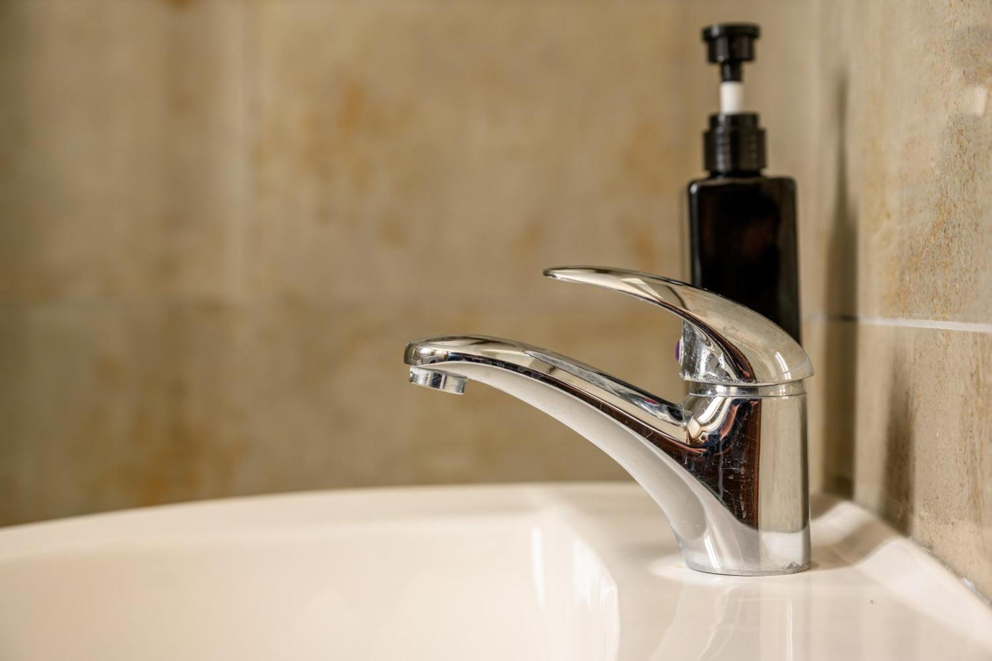 F11 Room 3, Private Room Two Single Beds Shared Bathroom In Shared Flat Msida Luaran gambar