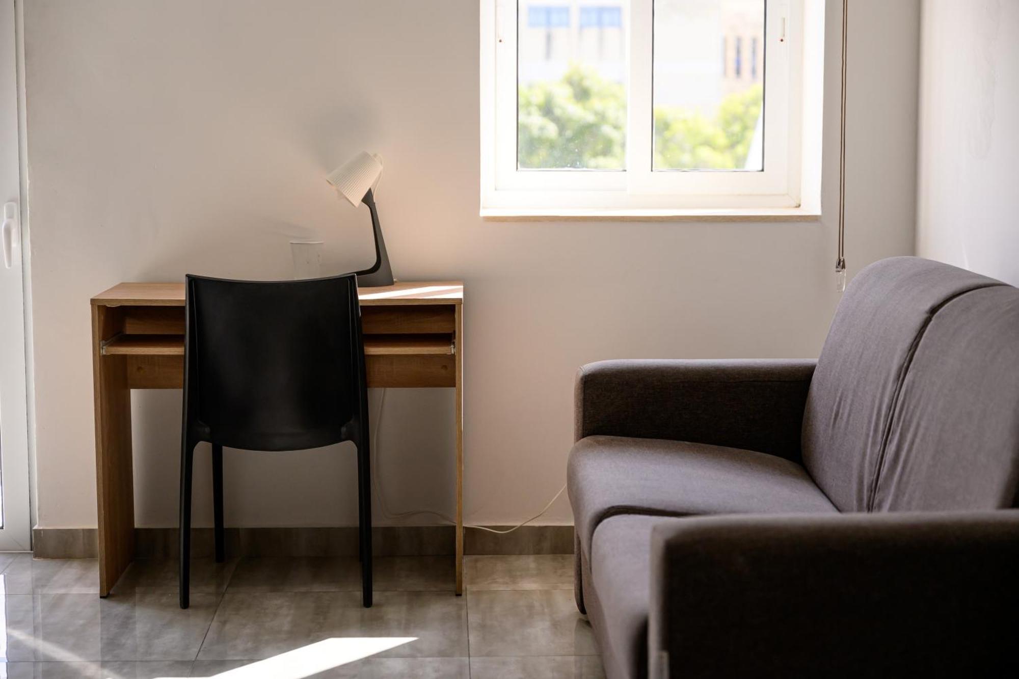 F11 Room 3, Private Room Two Single Beds Shared Bathroom In Shared Flat Msida Luaran gambar